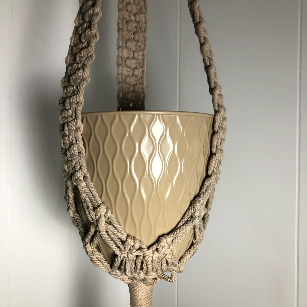 Green Macrame Plant Hanger. NEW. - Picture 7 of 7
